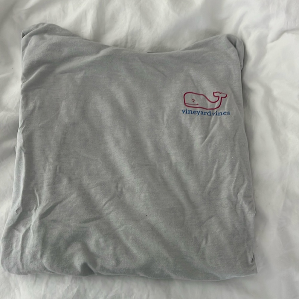 Vineyard Vines Long Sleeve Tee in Light Gray with Pink Logo